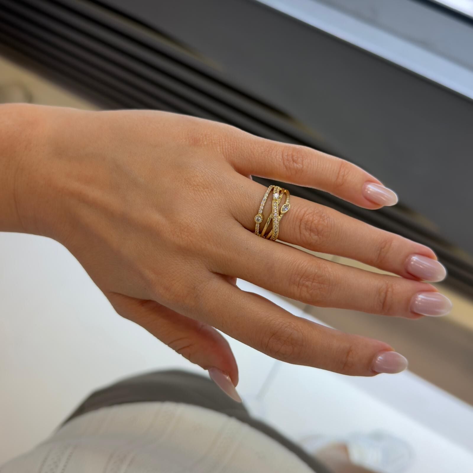 Gold Taşlı Sarmal Yüzük