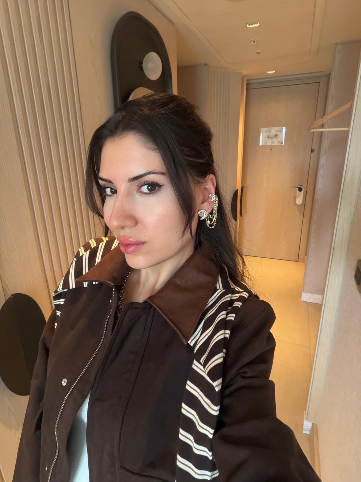 Gold Kıkırdaklı Küpe