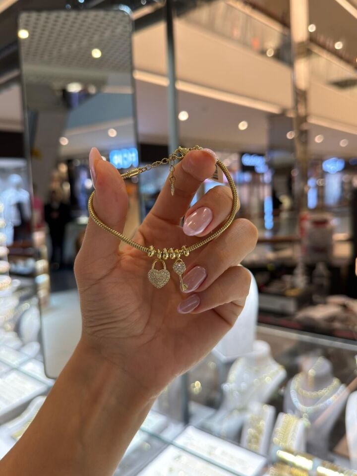Gold Charmlı Çıtır Bileklik