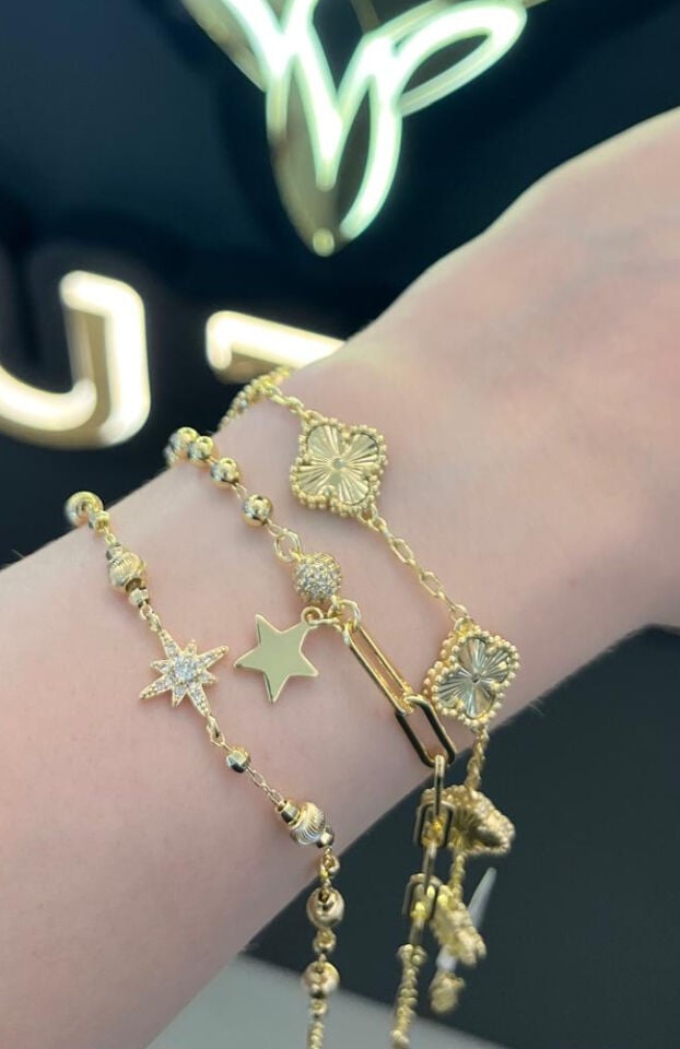 Luzzo Gold Charmlı Yoncalı Bileklikler
