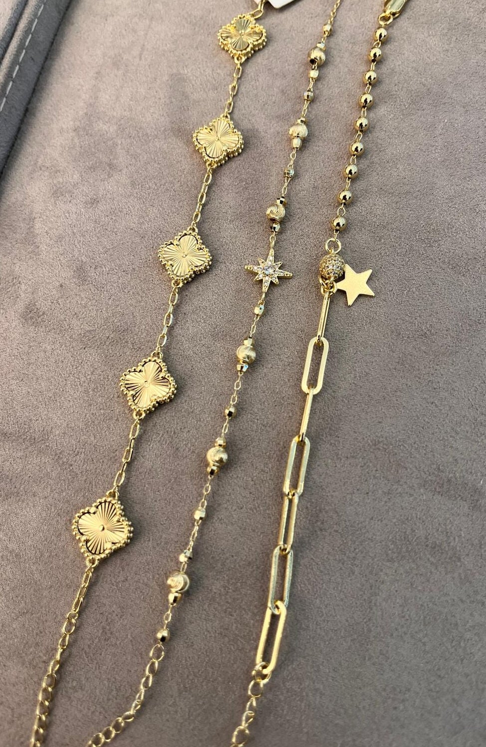 Luzzo Gold Charmlı Yoncalı Bileklikler