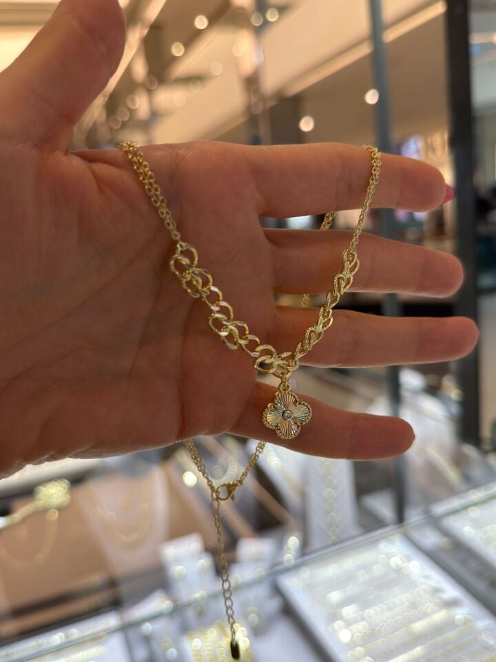 Yonca Charmlı Kolye