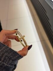 T Model Gold Taşlı Kelepçe