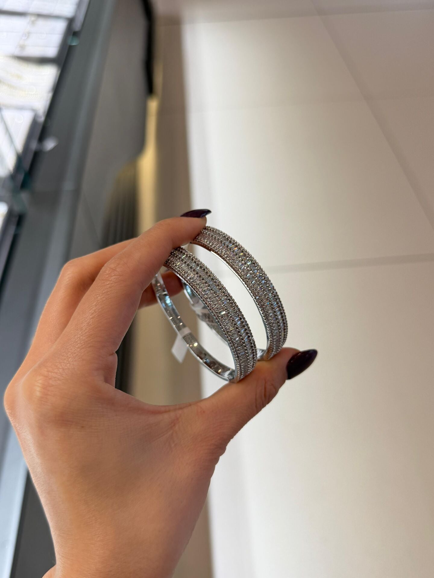 Gümüş Renk Taşlı Kelepçe