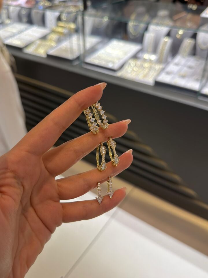 Taşlı Gold Küpeler