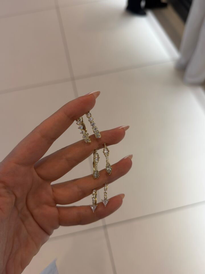 Taşlı Gold Küpeler