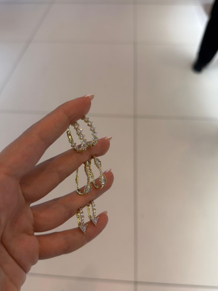 Taşlı Gold Küpeler