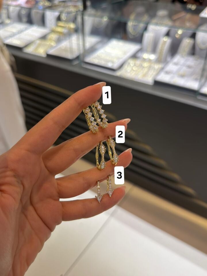 Taşlı Gold Küpeler