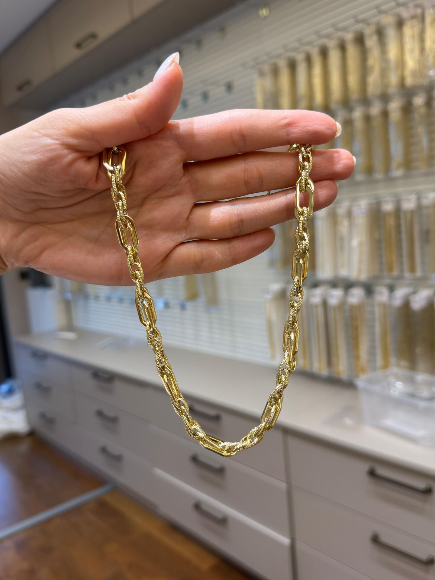Gold Kuyum İşçilik İşlemeli Bileklik ve Kolye