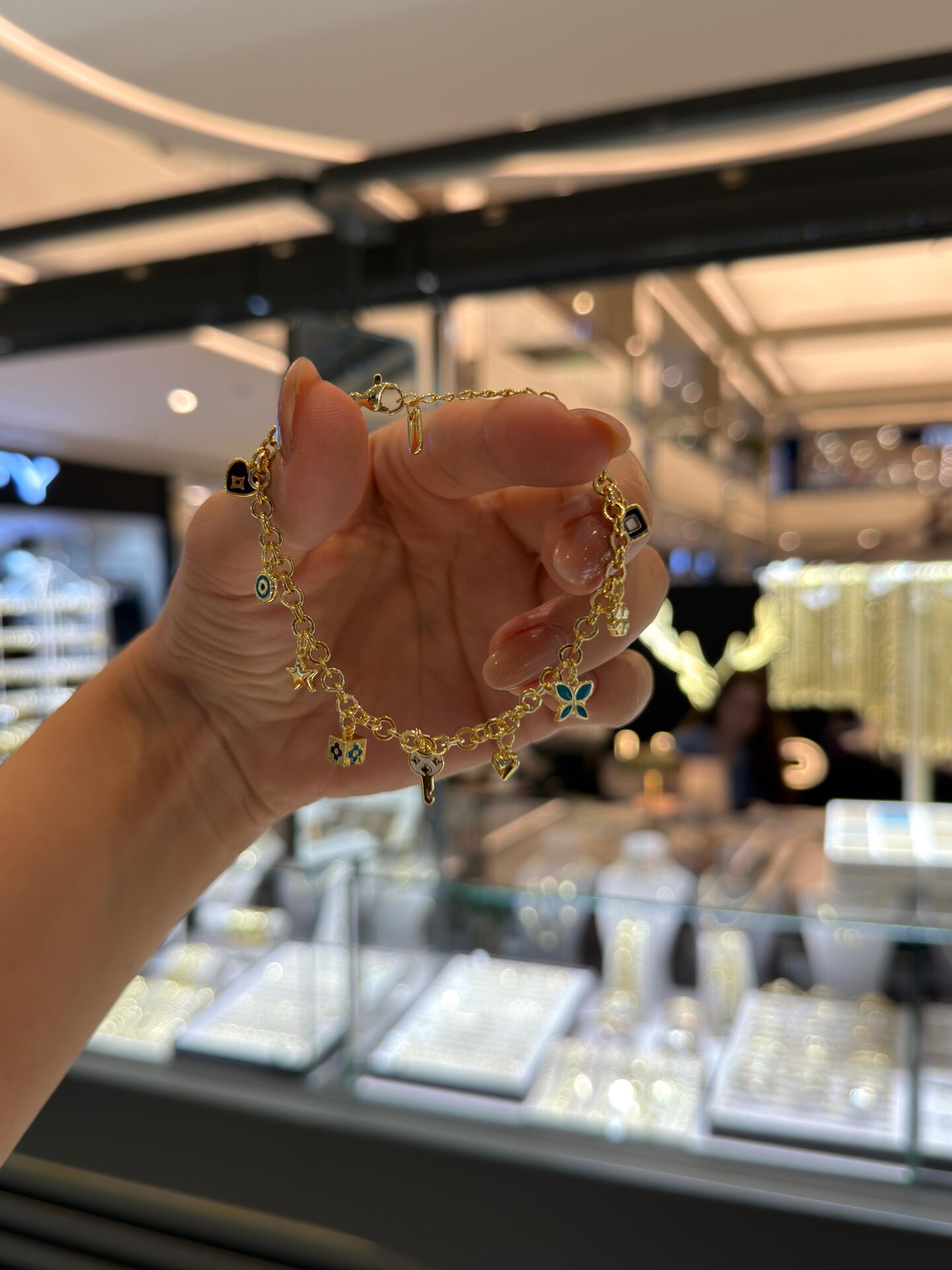 Gold Renkli Charmlı Bileklik