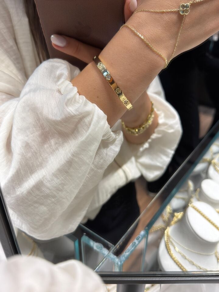 Gold İşlemeli Taşlı Kelepçe