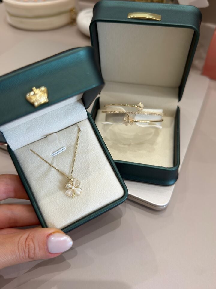 Gold Taşlı Ve Sedefli Kolye Ve Kelepçe
