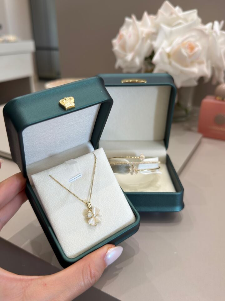 Gold Taşlı Ve Sedefli Kolye Ve Kelepçe