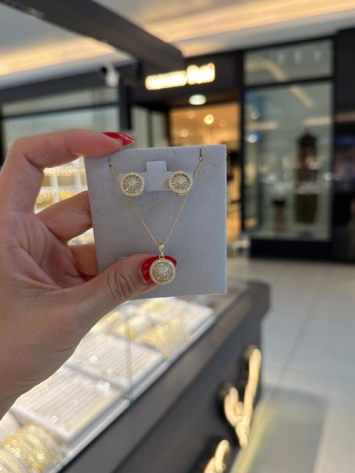 Luzzo Halka Taşlı Gold Set