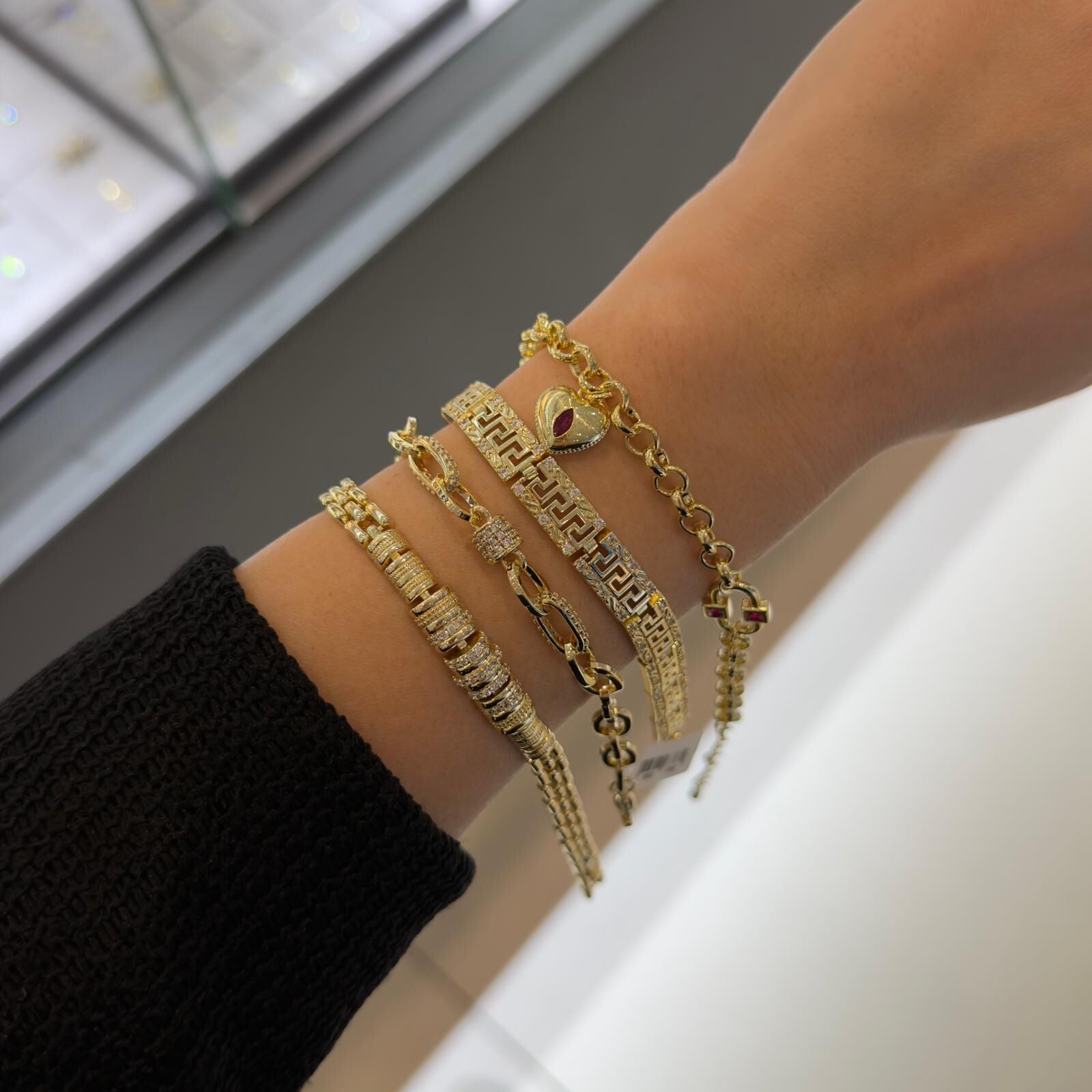 Kuyum İşçilikli Charmlı Bileklikler