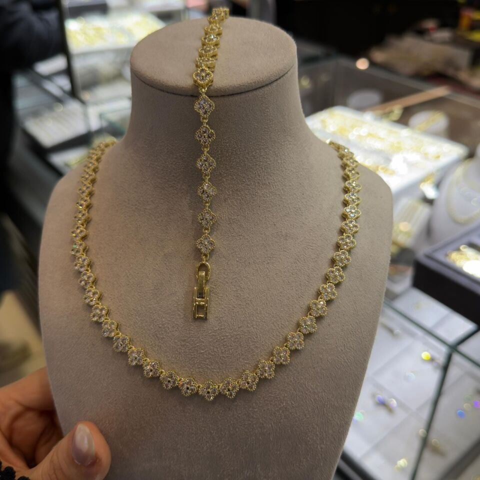 Gold Renk Yonca Kolye Ve Bileklik Kolye