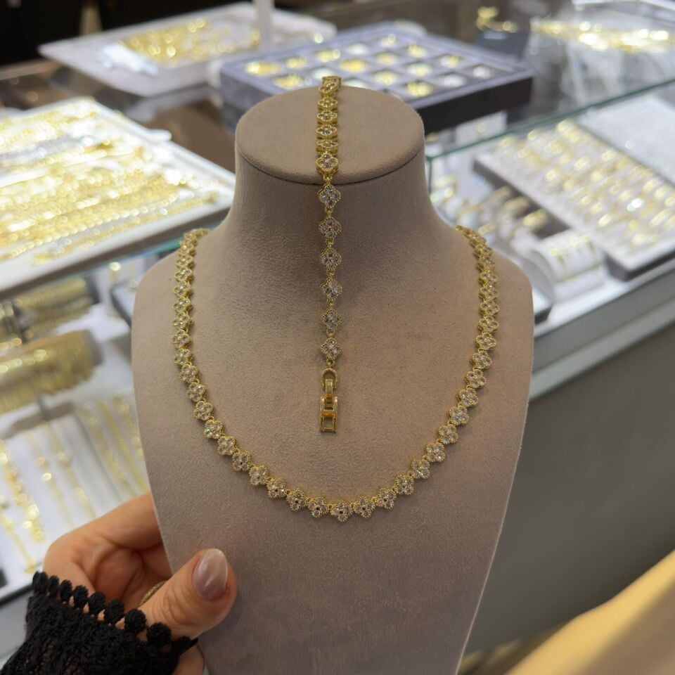 Gold Renk Yonca Kolye Ve Bileklik Kolye