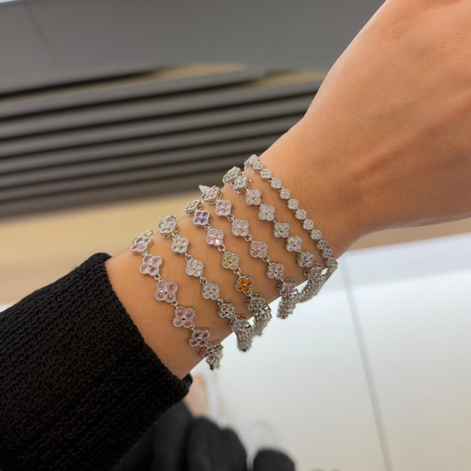 Gümüş Renk Yonca Bileklikler